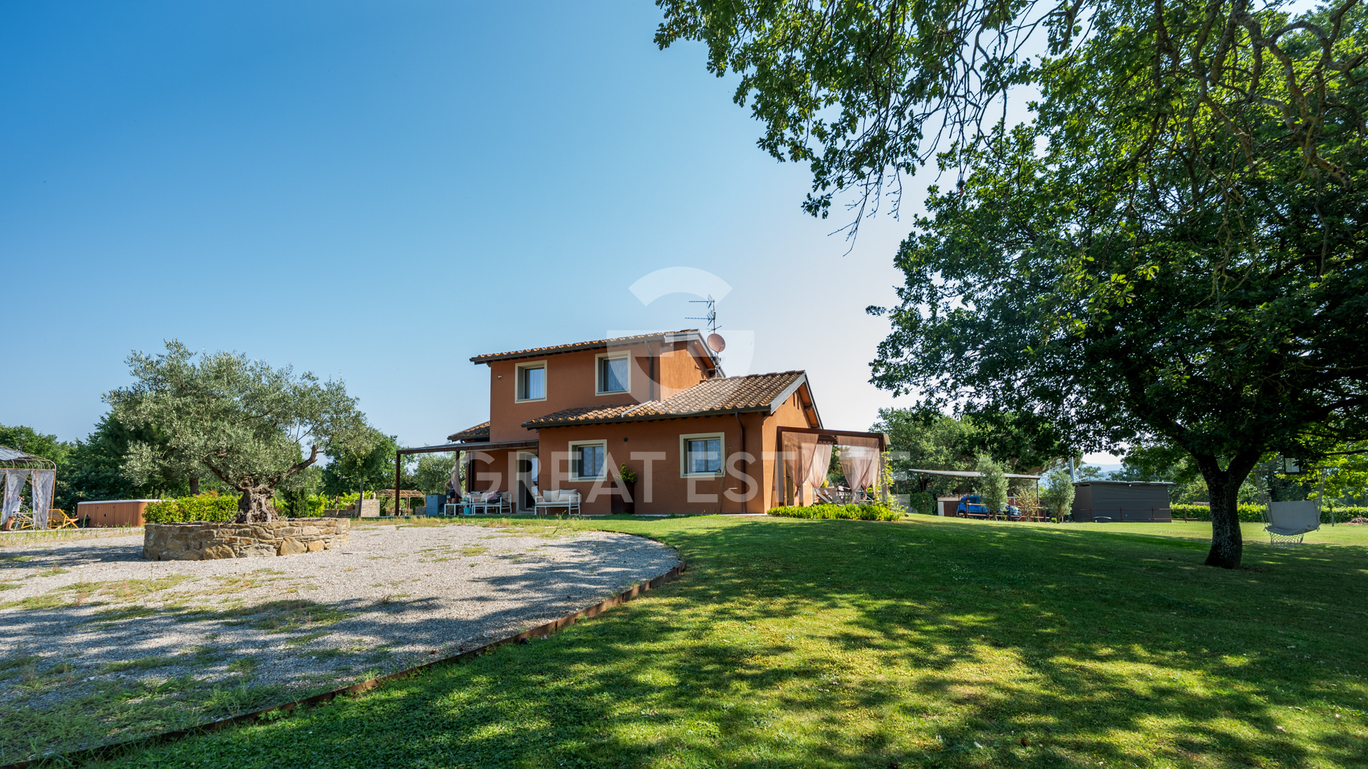 House in Cortona - view 1