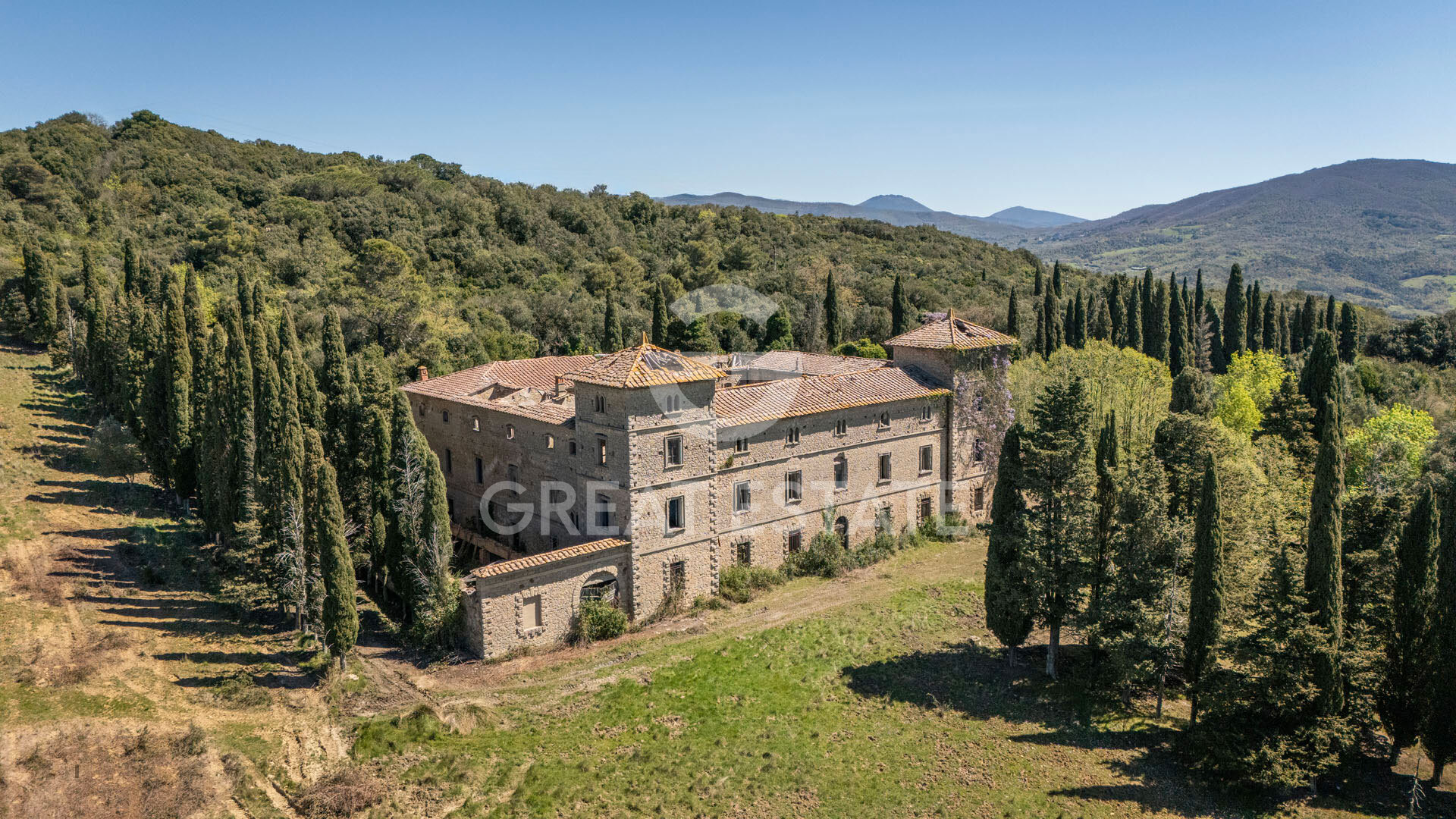 House in Pomarance - view 1