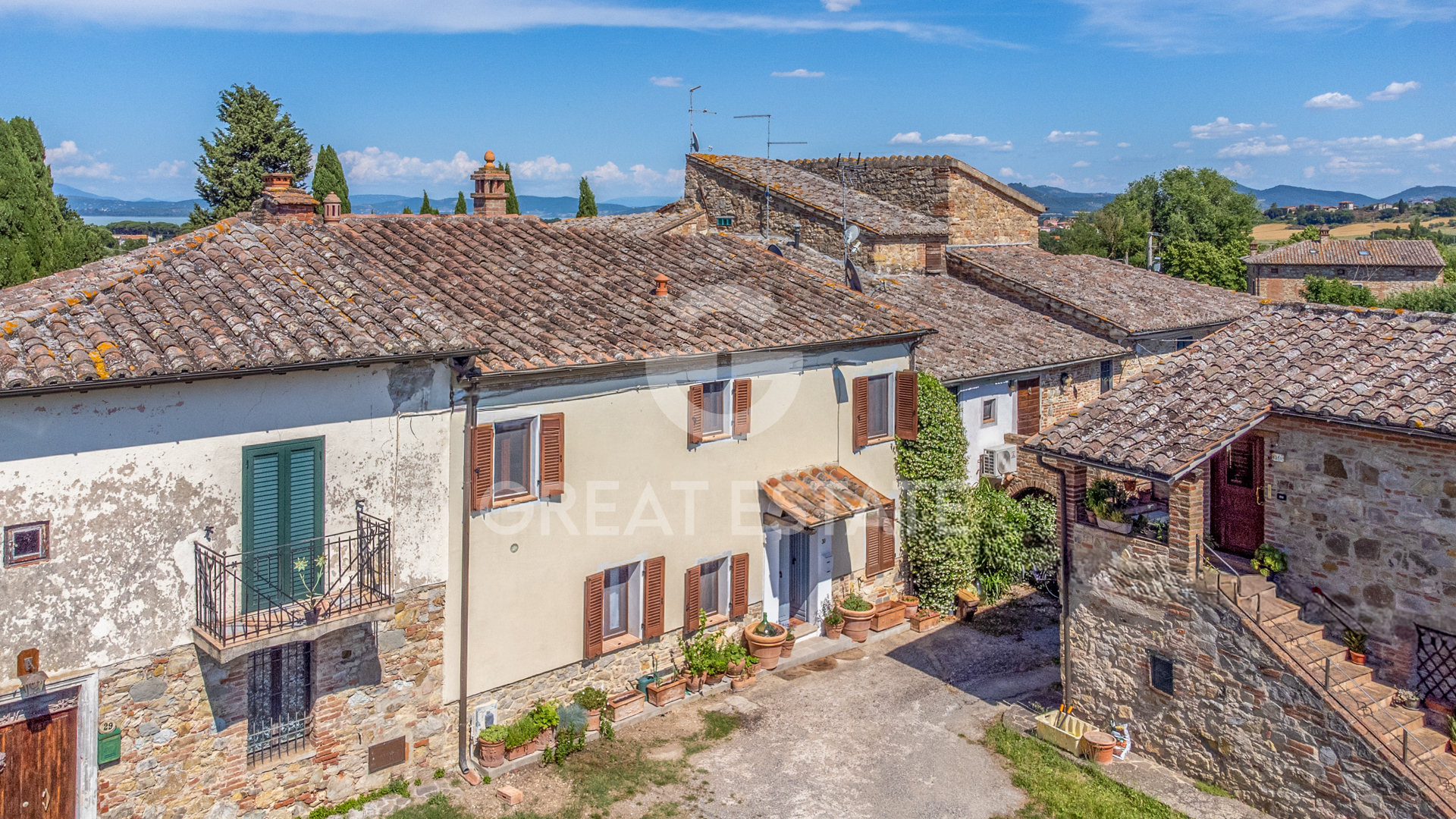 House in Ranciano - view 1