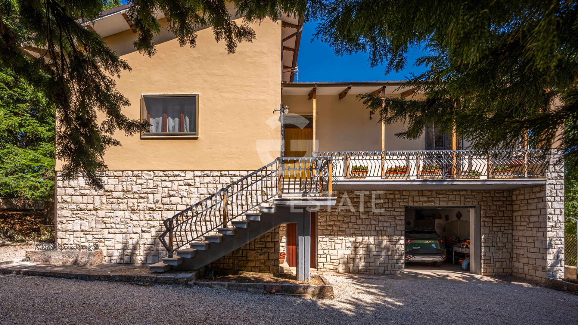 House in Casteldelmonte - Image 4