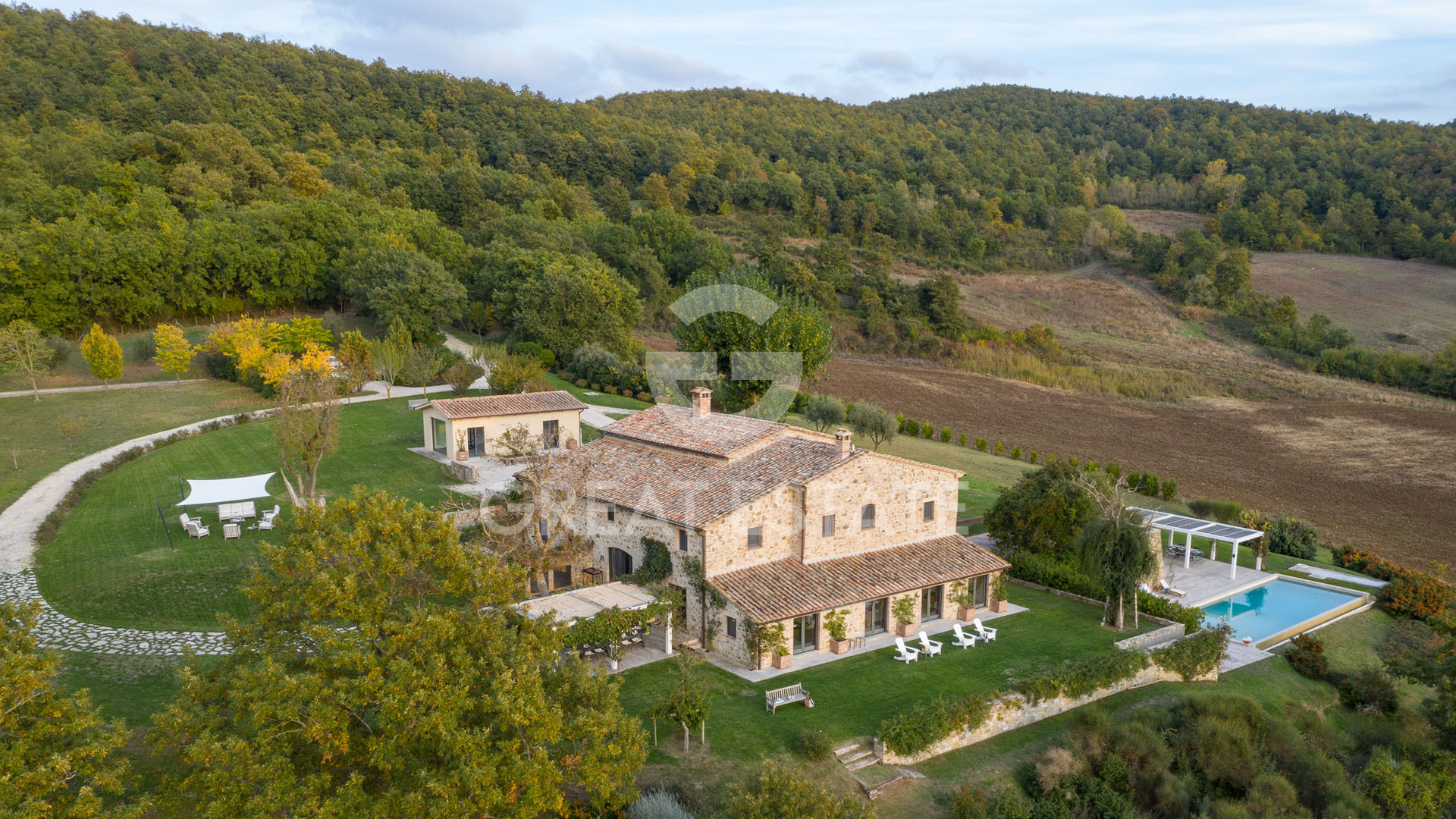 House in Sarteano - view 1