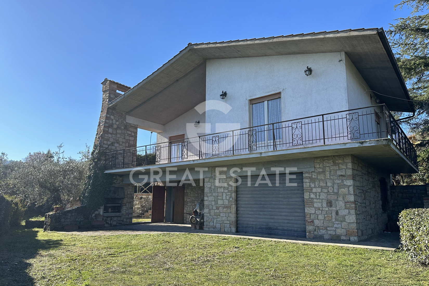 House in Palazzone - view 1