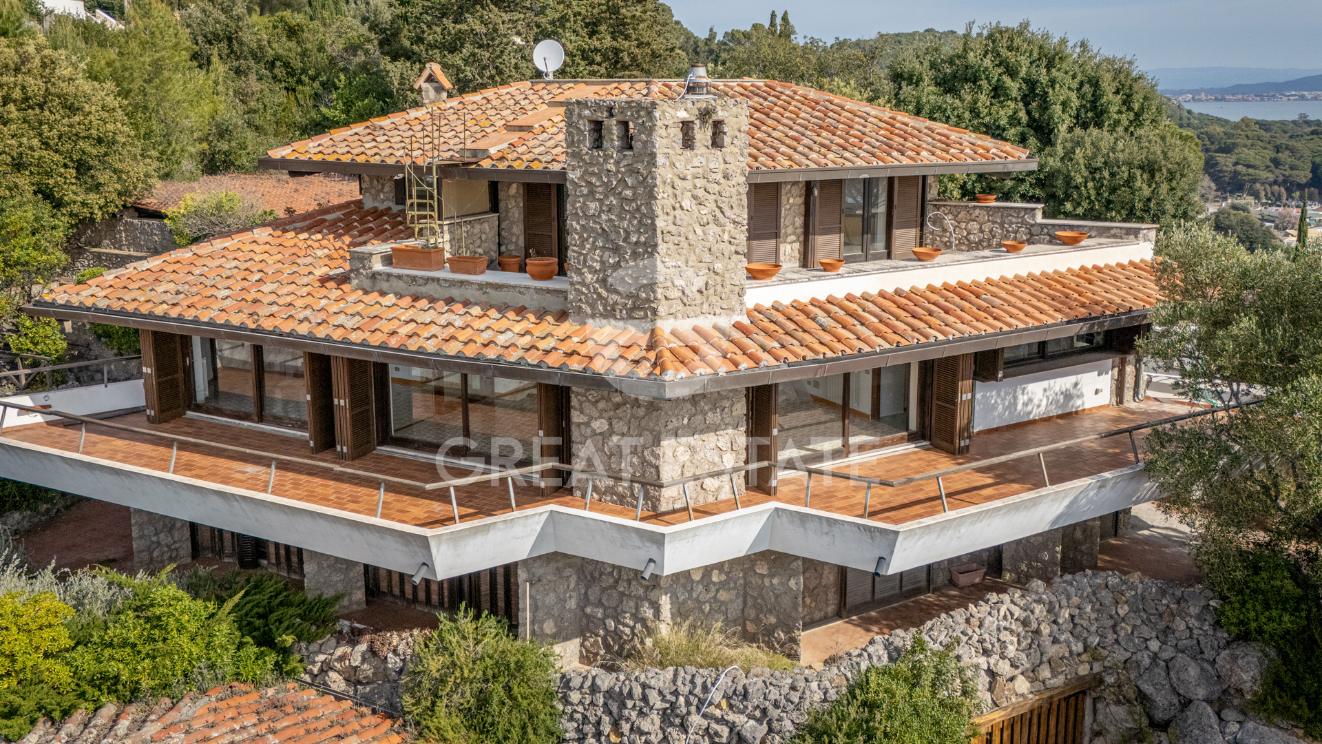 House in Poggio Pertuso - view 1