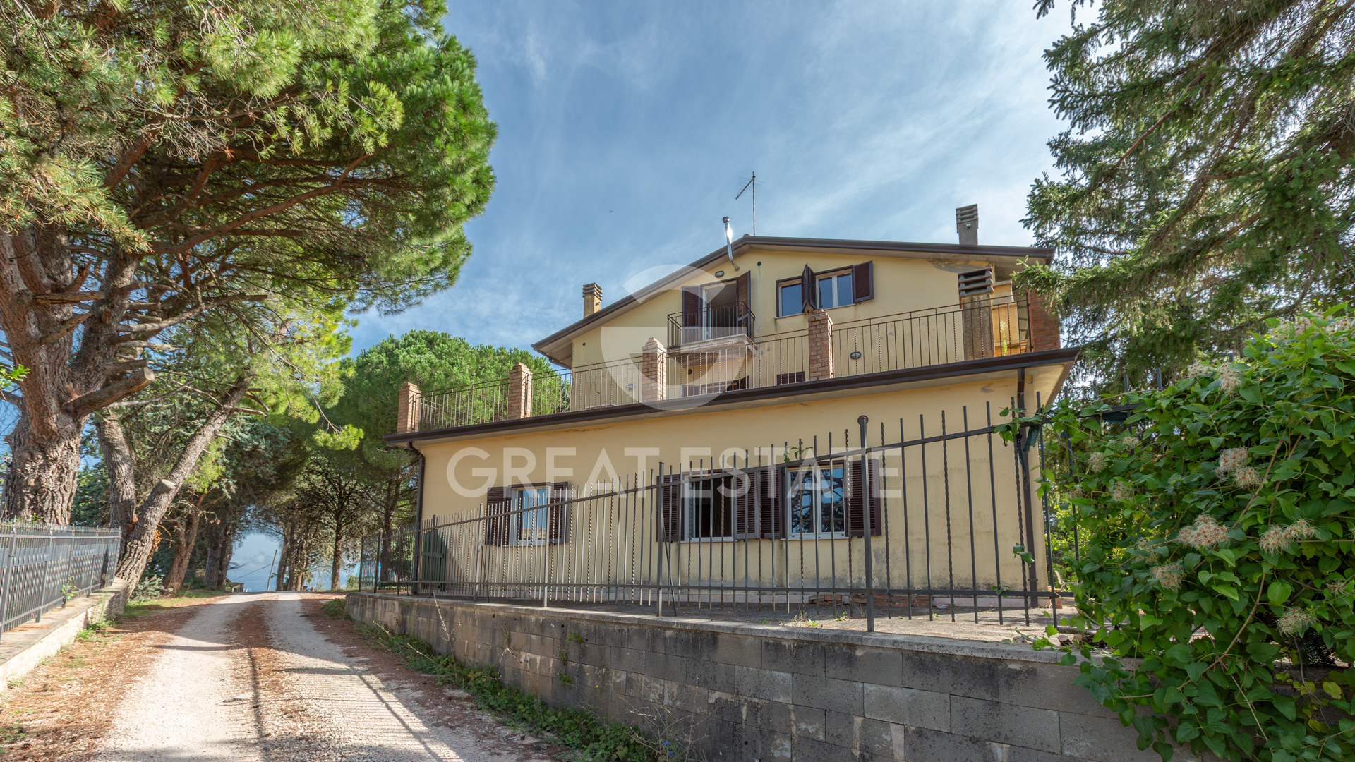 House in Bettona - view 1