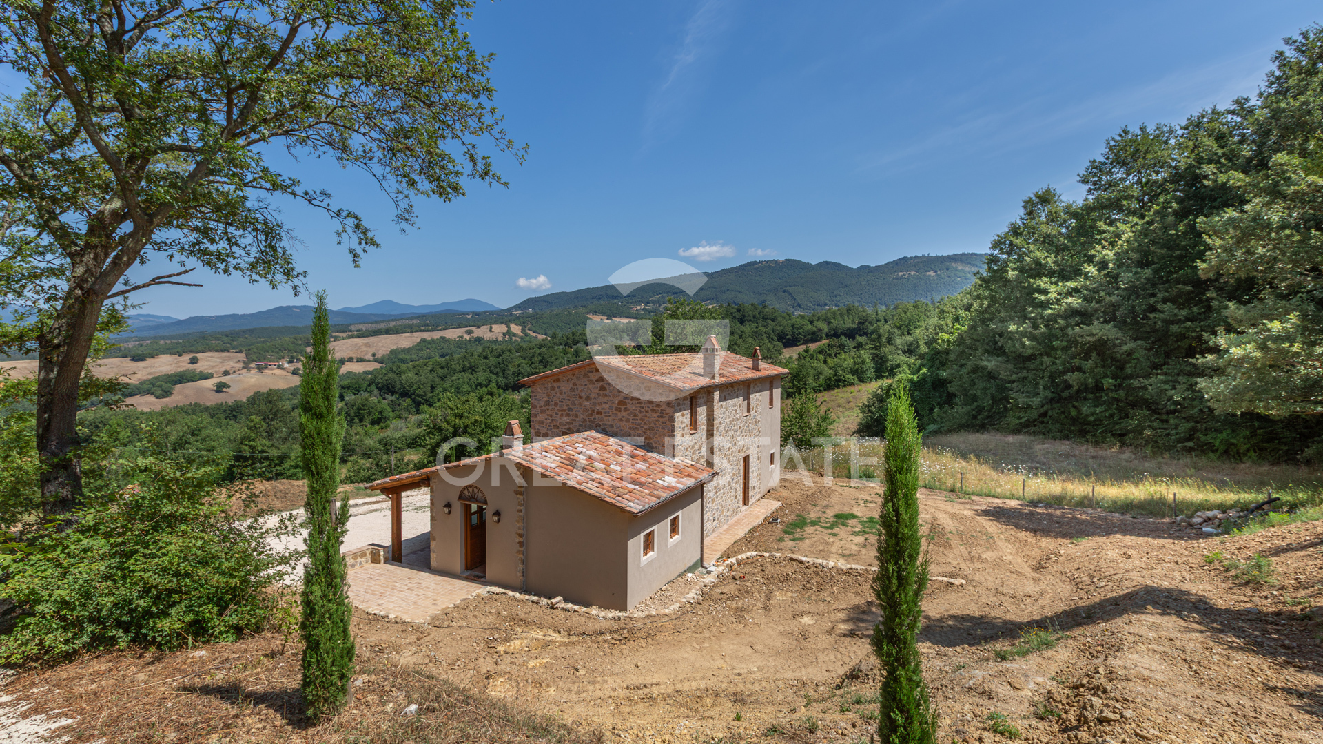 House in Montebuono - view 1