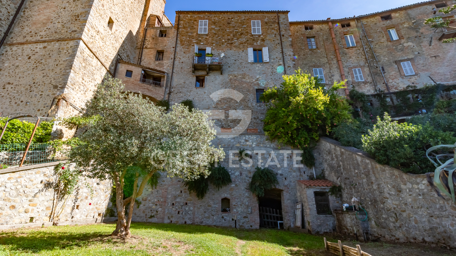 House in Ficulle - view 1