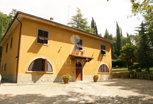 Leopoldina Rassina Detached single multi family villa Tuscany